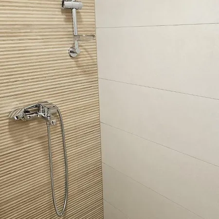 Appartamento Memento With Private Bathrooms & Shared Kitchen Lubiana