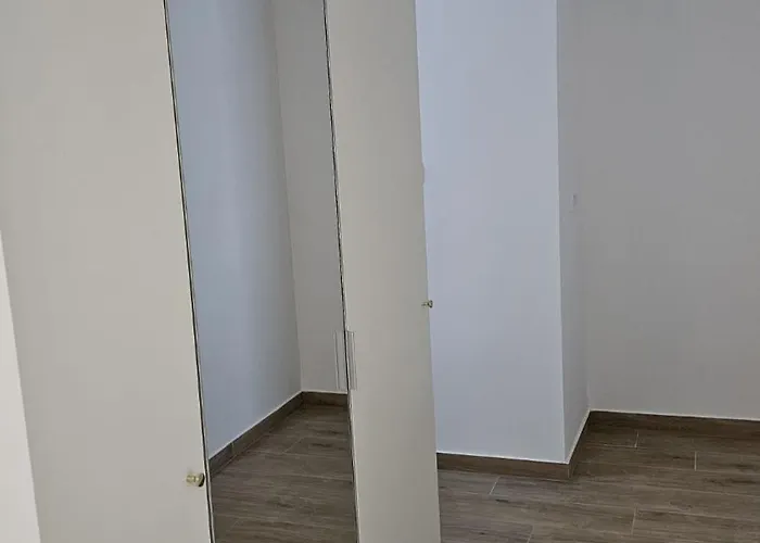 Memento With Private Bathrooms & Shared Kitchen Appartamento Lubiana