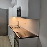 Memento With Private Bathrooms & Shared Kitchen Ljubljana