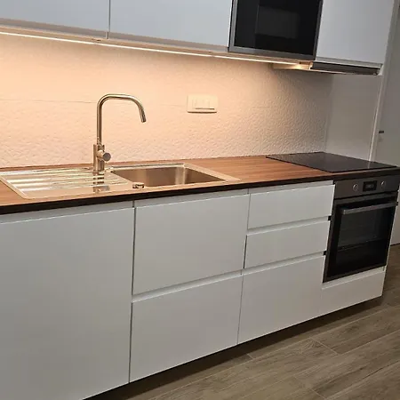 Memento With Private Bathrooms & Shared Kitchen