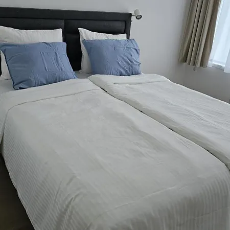 Memento With Private Bathrooms & Shared Kitchen * Liubliana