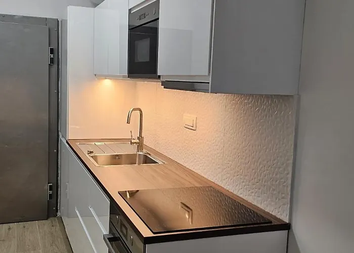 Memento With Private Bathrooms & Shared Kitchen Liubliana