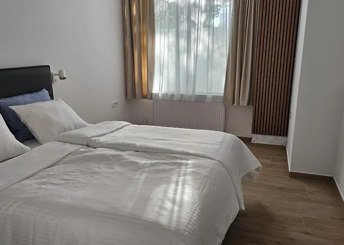 Memento With Private Bathrooms & Shared Kitchen