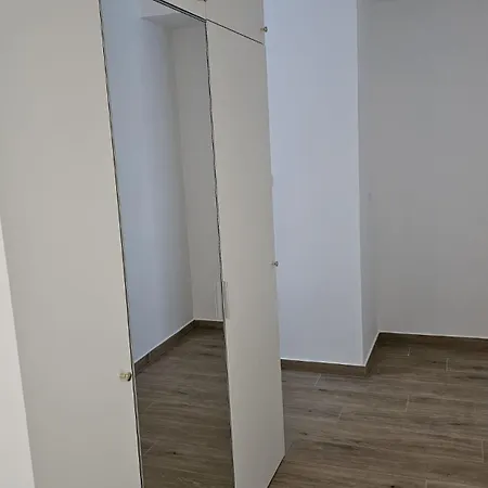Memento With Private Bathrooms & Shared Kitchen Daire Ljubljana
