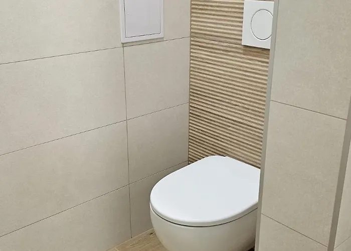 Memento With Private Bathrooms & Shared Kitchen *